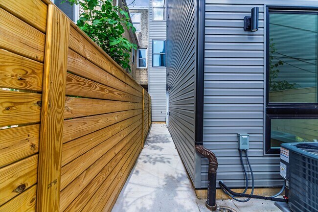 Building Photo - 808 N Preston St