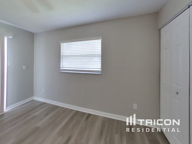 Building Photo - 528 Hamlet Dr