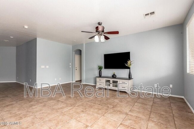 Building Photo - 42511 W Cheyenne Dr