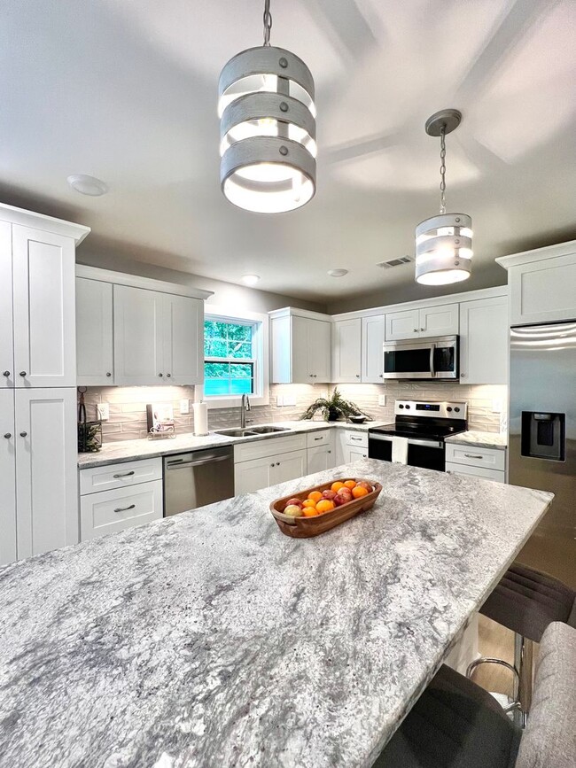Building Photo - LUXURIOUS TOWNHOME ON THE WEST SIDE OF LEB...