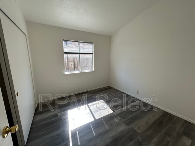 Building Photo - 4956 Villa Royale Way