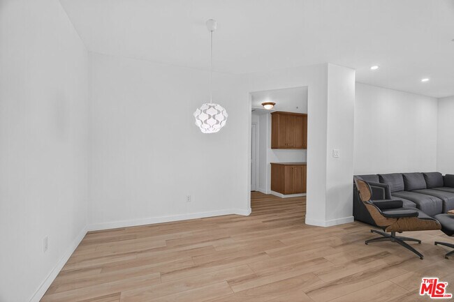 Building Photo - 360 W Ave 26