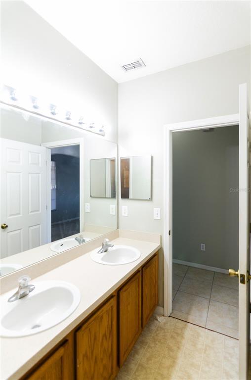 Building Photo - 1129 Knollwood Dr