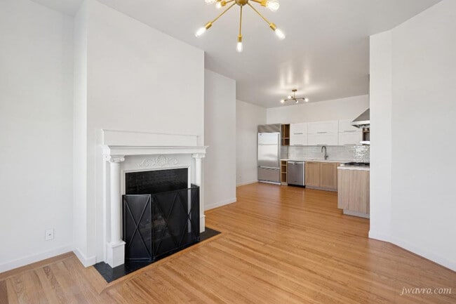 Building Photo - 354 Castro St