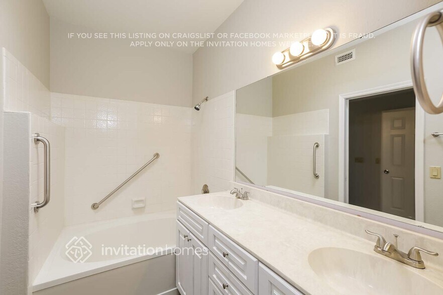 Building Photo - 5732 W El Lago St