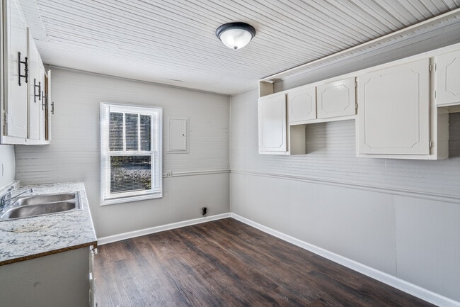 Building Photo - 207 Sunset Ave