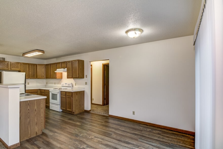 Building Photo - 2103 Mittelstadt Ln