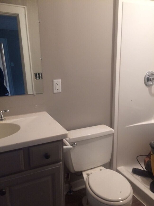 Building Photo - *605 MEADOWLAWN AV*-BG CITY SCHOOLS- $1595...