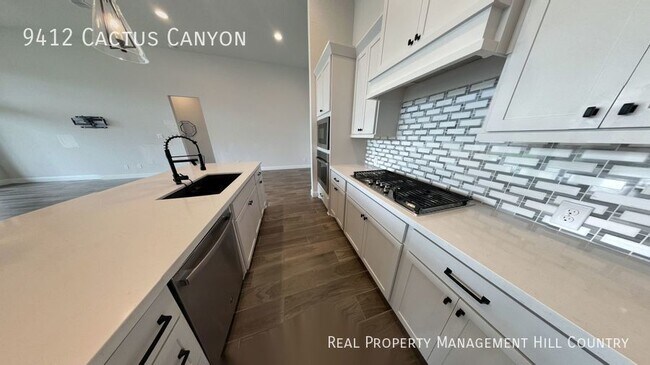 Building Photo - Spacious 4 bedroom with open layout!