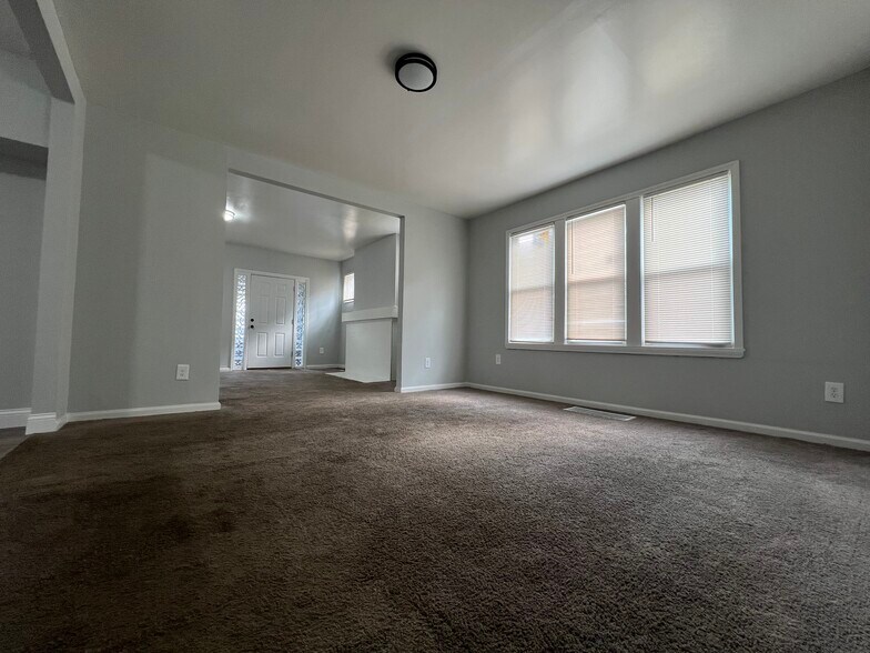 Building Photo - 4114 Pingree St