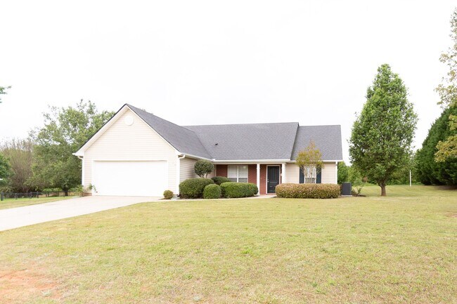 Building Photo - Beautiful 3 bedroom, 2 bath single family home