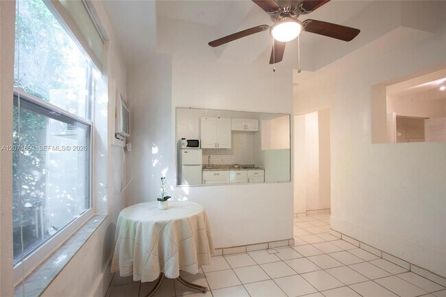 Building Photo - 4720 Pine Tree Dr
