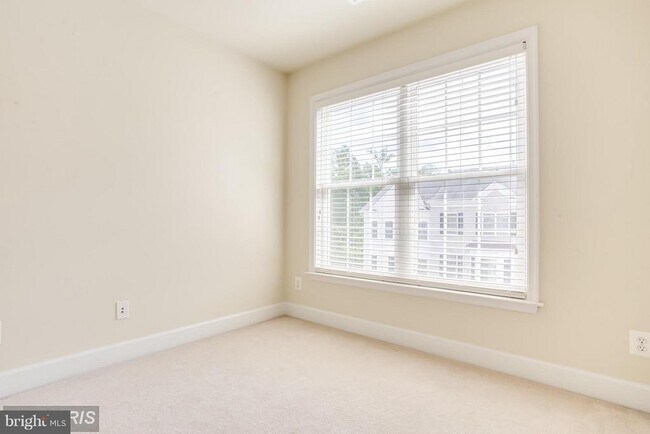 Building Photo - 2159 Oberlin Dr