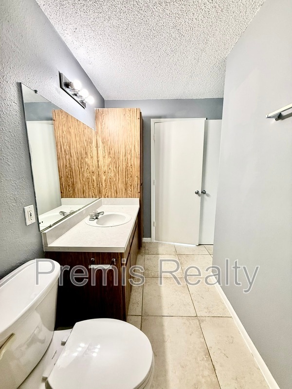 Building Photo - 455 Alt 19