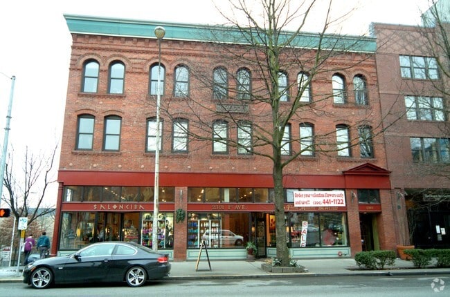 Multi Family Building with Ground floor retail. - Oregon Apartments