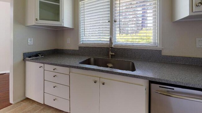 Building Photo - 4110 El Bosque Dr