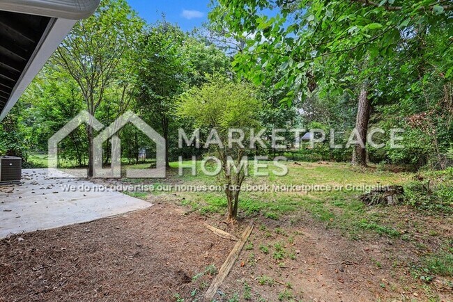 Building Photo - 9011 Homewood Dr