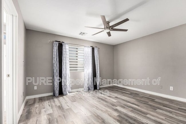 Building Photo - 8947 E Fairbrook St