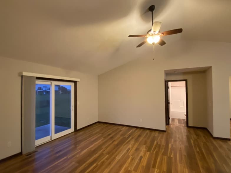 Building Photo - 1906 6th Ln SE