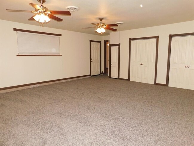 Building Photo - 4813 Woodview Dr