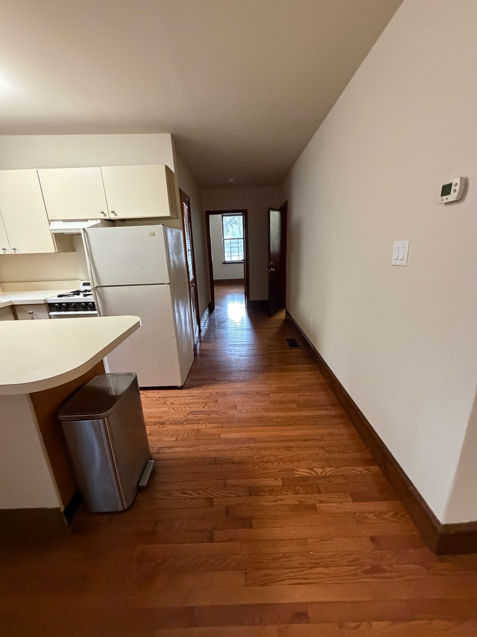 kitchen with hallway view - 507 Catharine St