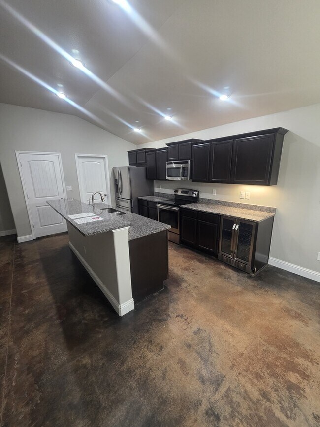 Building Photo - 3 bed 2 bath home with 2 car garage in Legends Park!