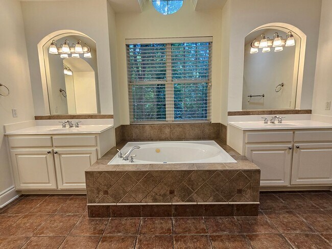 Building Photo - Serene 3 Bed / 3 Bath in Great Austin Loca...