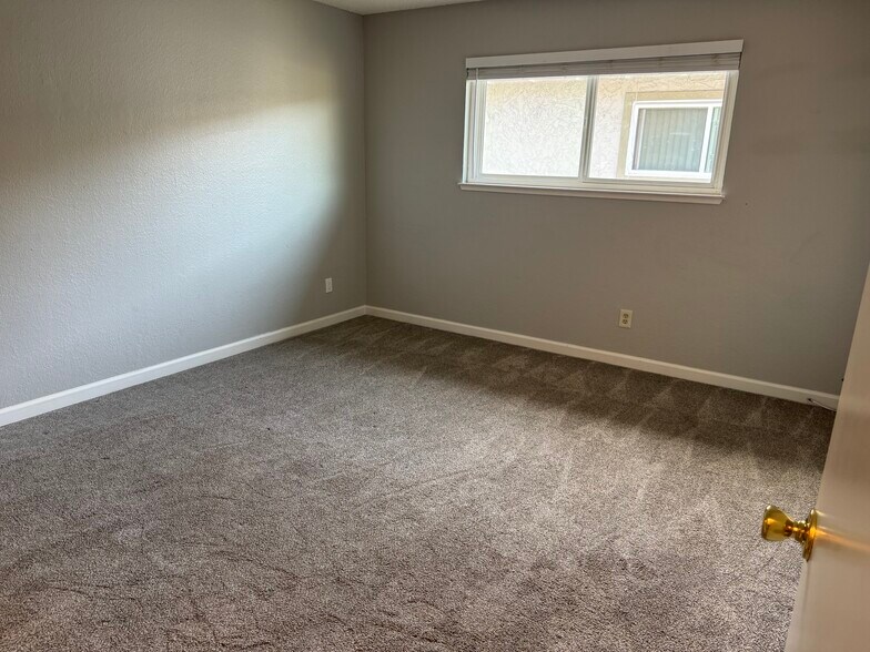 Building Photo - 4941 Canto Dr