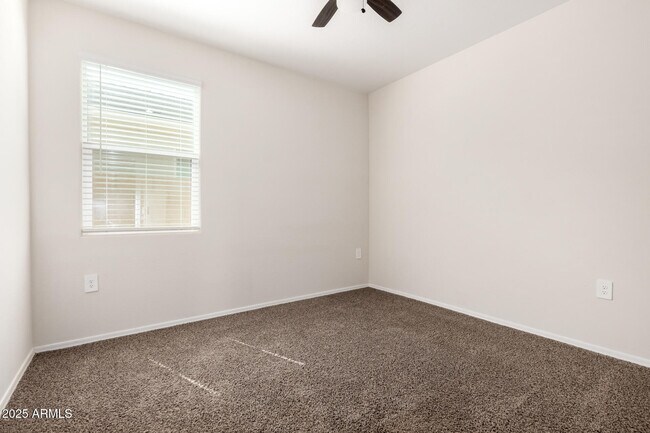 Building Photo - 5267 E Diatomite Dr