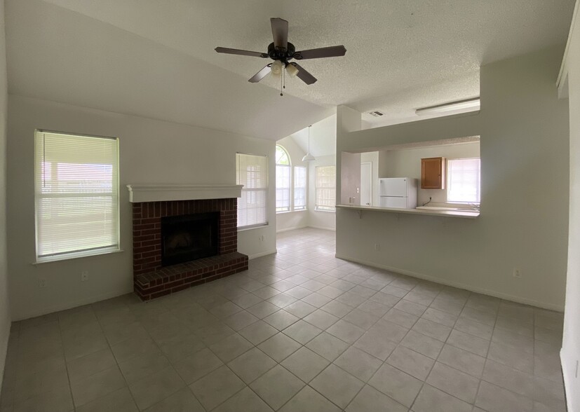 Building Photo - 2707 Starling Dr