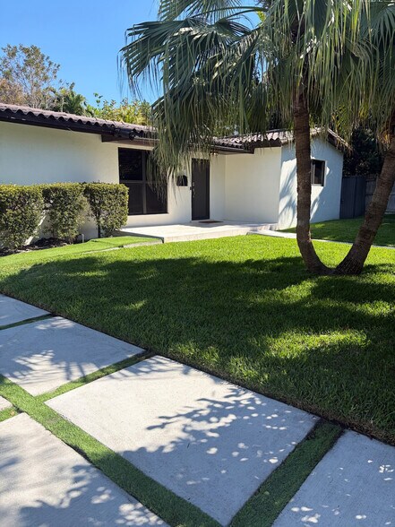 Building Photo - 1015 NE 89th St