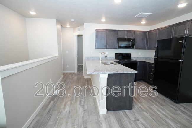Building Photo - 431 2nd Ave N