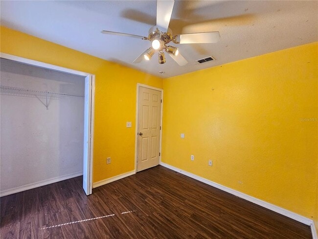 Building Photo - 2746 Smithtown Dr