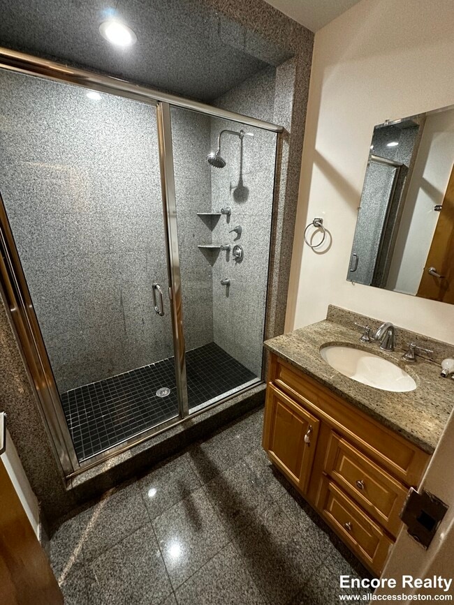 Building Photo - 254 Friend St