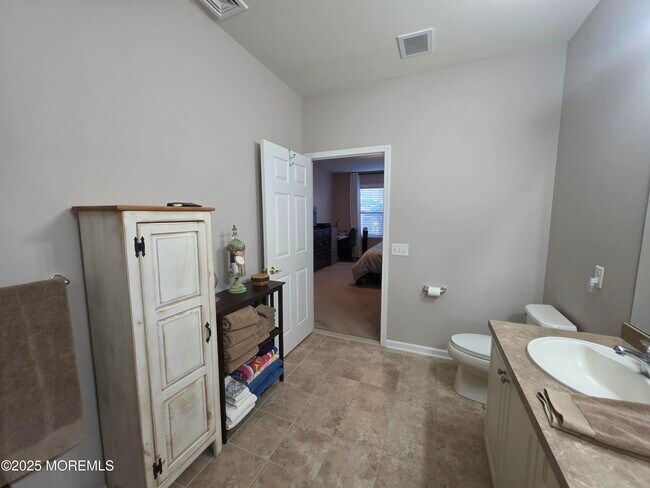 Building Photo - 625 Sloan Ct