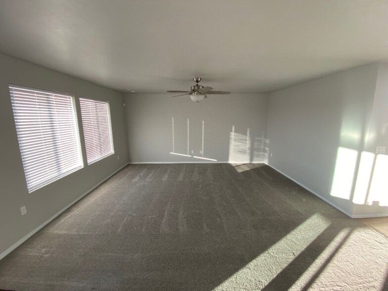 Building Photo - 1725 SW Miner St