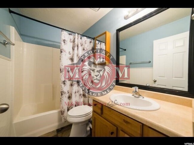Building Photo - 3 Bd 2.5 Bath Condo 2 Car Garage