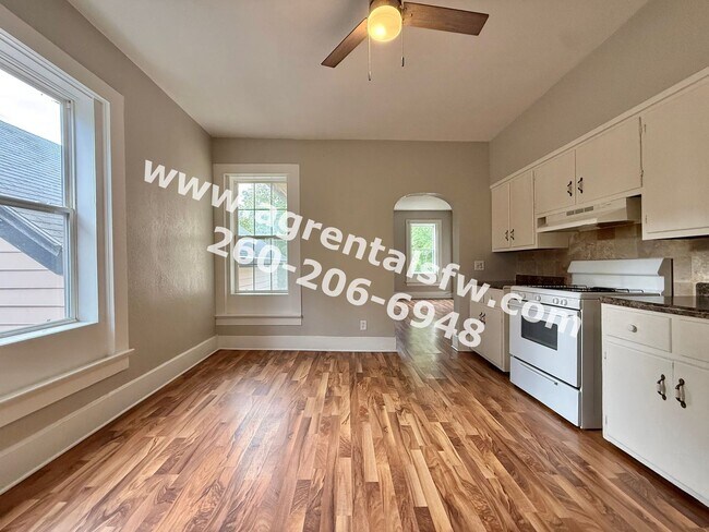 Building Photo - 310 W Dewald St