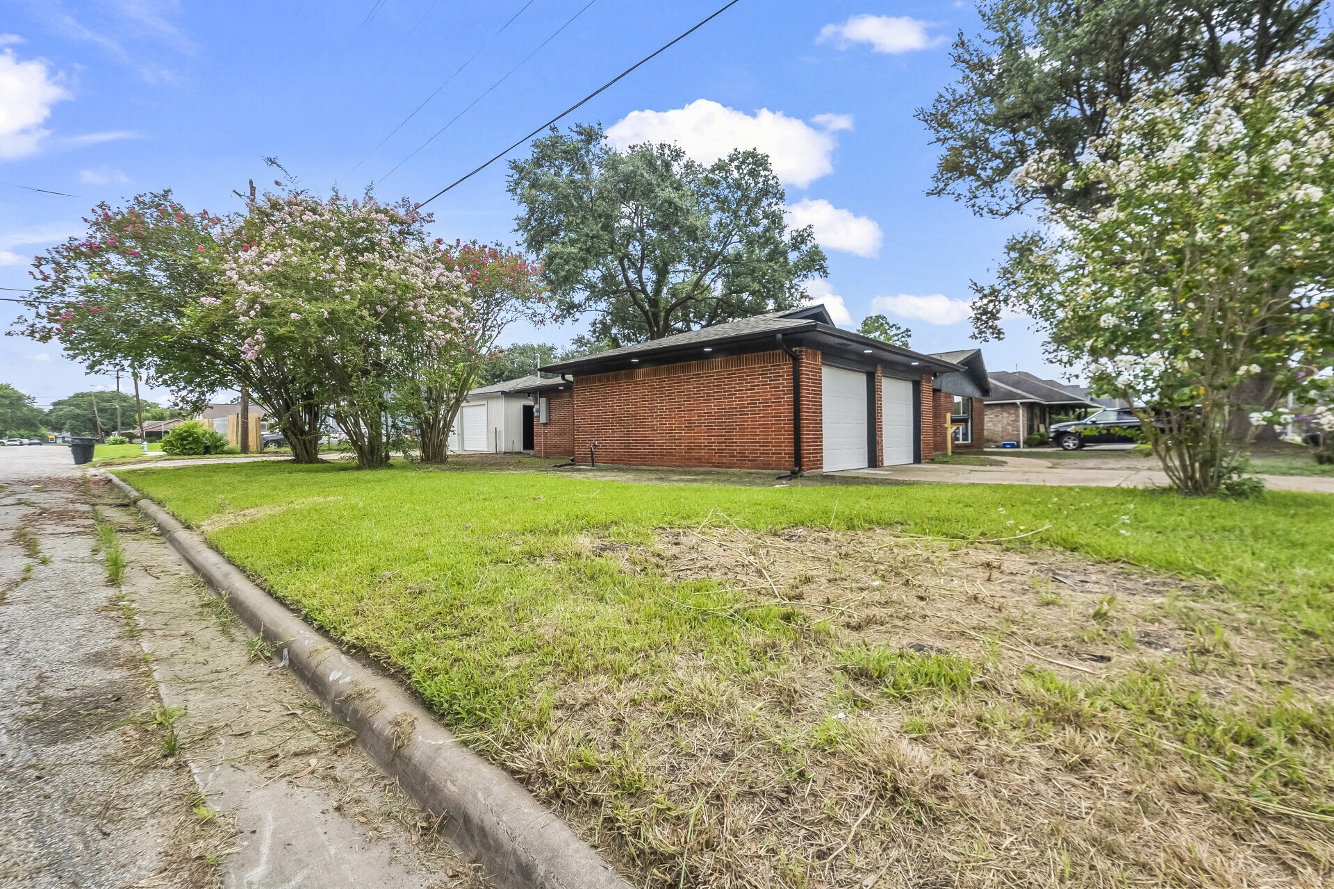 Building Photo - 4903 Mayflower St