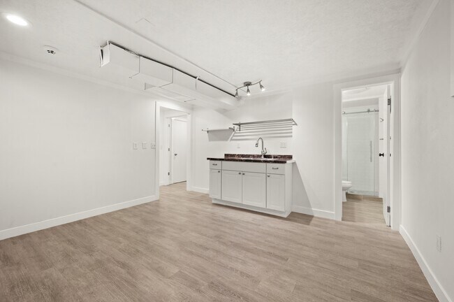 Building Photo - 1733 7200 S