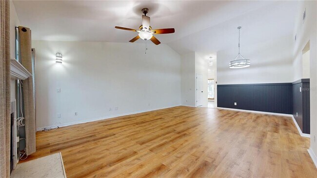 Building Photo - 315 S Edison Ave