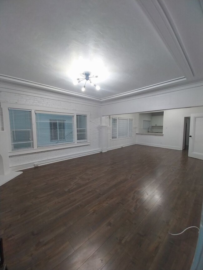 Interior Photo - 1325