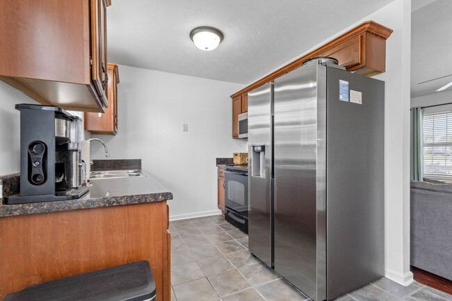 Building Photo - 557 Oakmont Dr