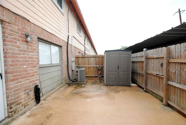 Building Photo - 7853 Fuqua St