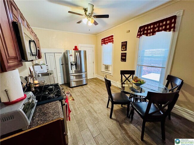 Building Photo - 1523 W Chew St