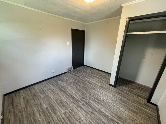 Building Photo - 15510 College Ave