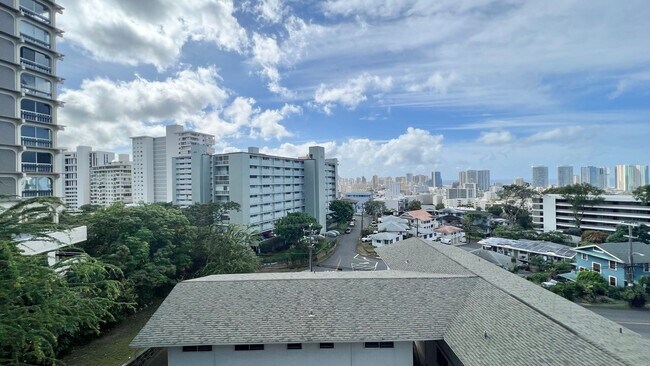 Building Photo - 2 BEDROOM UNIT WITH BALCONY AND BEAUTIFUL ...