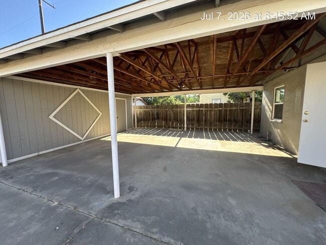 Building Photo - 700-710 E Tulare Ave