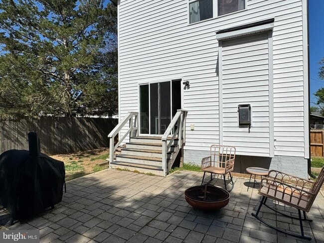 Building Photo - 233A Church St