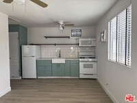 Building Photo - 1034 1/2 N Bonnie Brae St